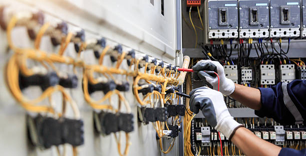 Professional Electrician technician working in Pittsburgh, PA